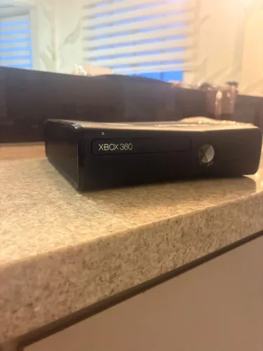 Xbox 360 muito bem conservado com knect 