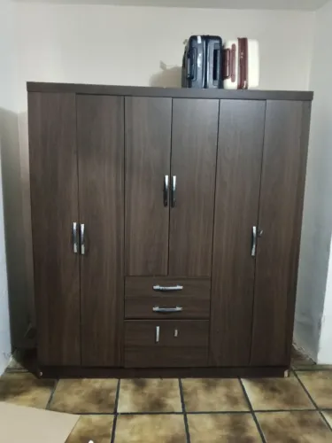 Guarda Roupa de 06 portas