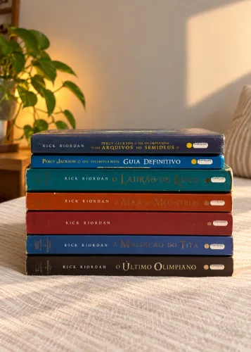 Coleção Percy Jackson 7 livros + Guia Definitivo e Arquivos do Semideus