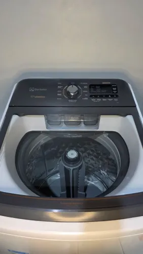 Vendo lavadora Electrolux, 17 kg de capacidade.