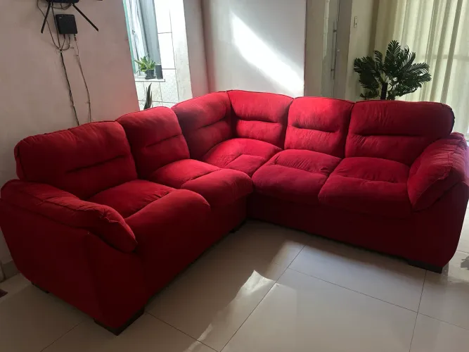 SOFÁ DE CANTO SUEDE VERMELHO 