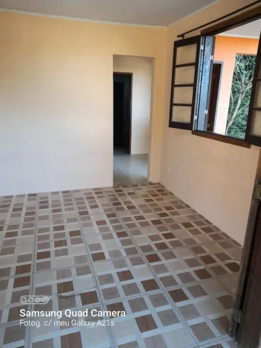 Quarto e sala próximo ao supermercado Extra no Quitandinha 