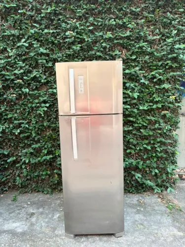 Geladeira Eletrolux Inox semi nova