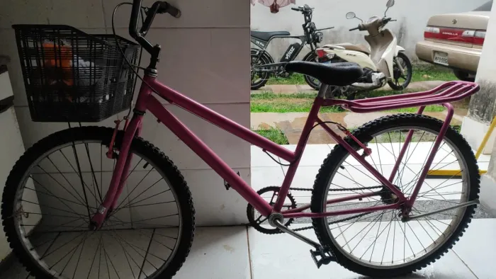 Bicicleta Aro 26 Rosa com Cestinha e Bagageiro 