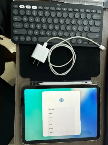 iPad 11 Prateado 64gb+ Teclado Logitech K380s + Caneta WB + Capa