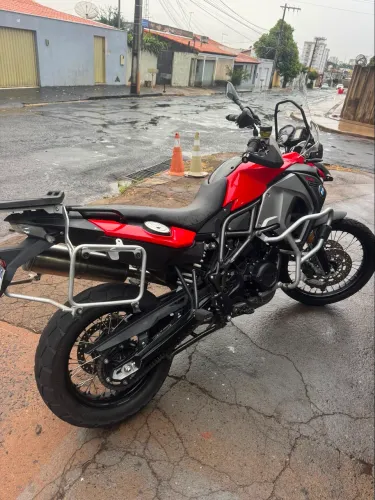 Vendo ou troco F800 2013 