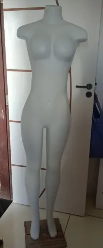 Maniquim feminina 