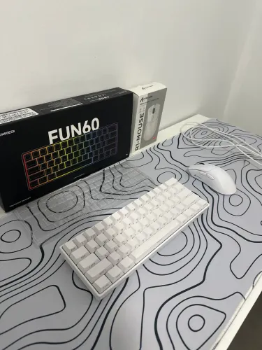 Teclado fun60 pro + mouse attack shark R1 + mouse pad