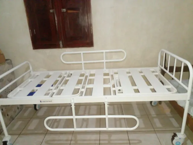 Cama hospitalar sem marca de uso