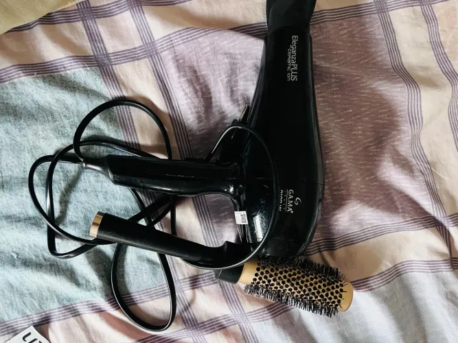 Secador de cabelo + escova