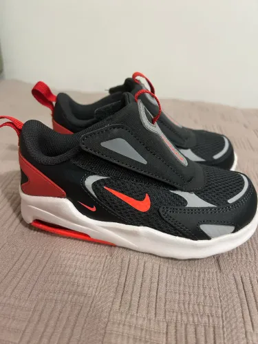 Tênis Nike tamanho 26