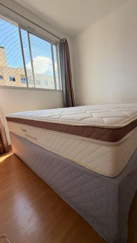 Cama Box Queen com Colchão de Molas Ensacadas