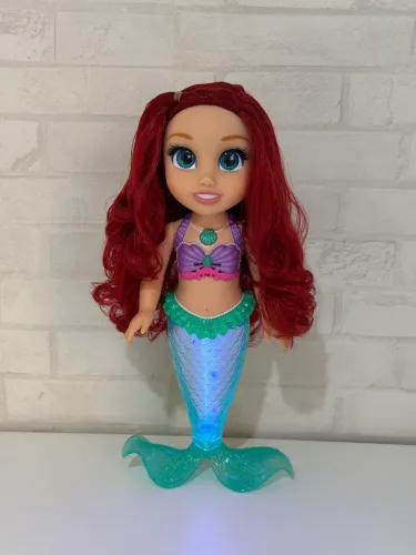 Boneca Disney Princess Ariel Sing e Sparkle