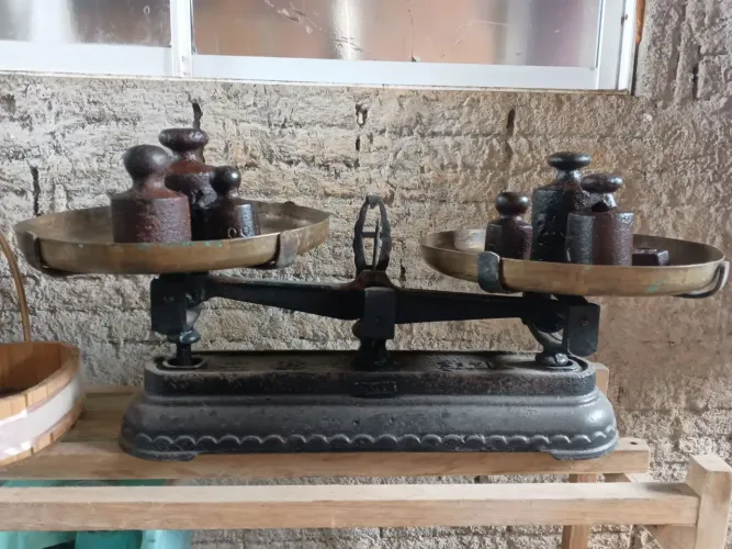 Vendo balança antiga tiete