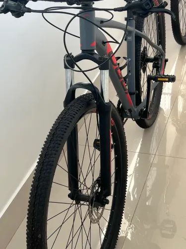 Bicicleta Oggi Big Wheel 7.0 Aro 29 - Quadro 17 - Seminova (Usada 1 Vez)
