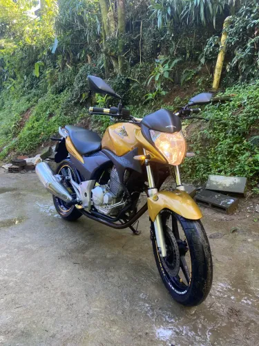 Cb300 ano 2011