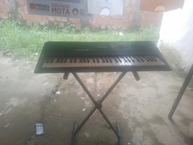 Vendo um teclado musical por 600