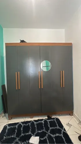 Guarda roupa semi novo
