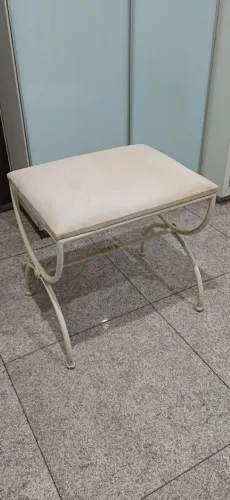 PAR DE BANQUETAS DE FERRO COM ESTOFADO