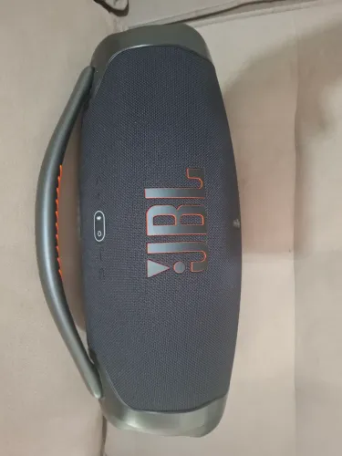 Caixa JBL bombox
