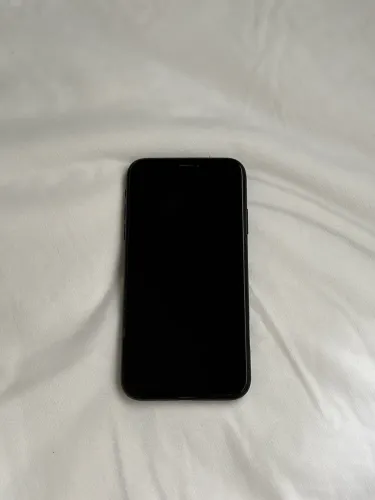 iPhone XR com câmera trincada e traseira trincada