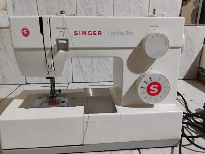 Máquina Singer Facilita Pro