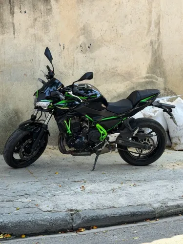 Z650 2025 vendo ou troco por moto menor