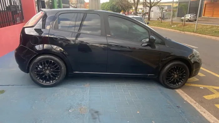 Fiat Punto Essence 1.6 Flex 16V 5P 2014