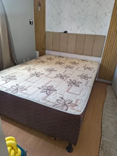 Vendo cama box casal.