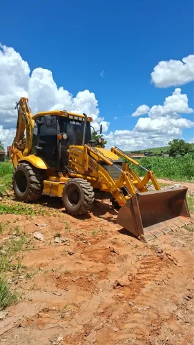 Máquina Retroescavadeira Forza