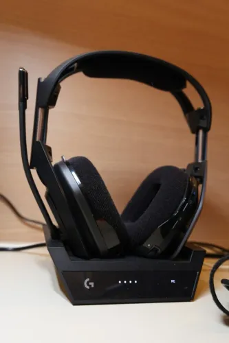 Headset Gamer Sem Fio Astro A50 X Logitech Preto Com Base