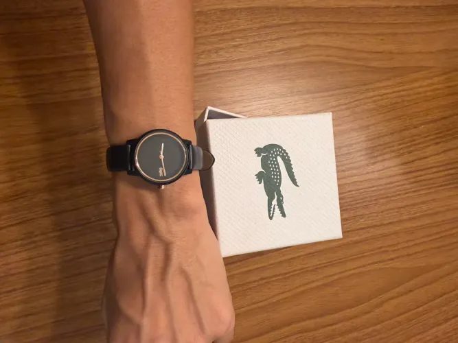 Relógio Lacoste feminino pequeno novo