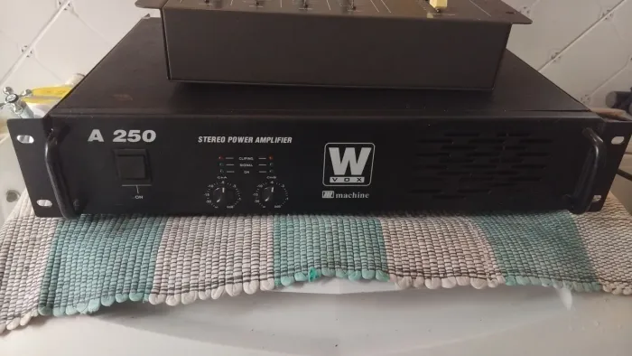 Vendo amplificador e mesa de som