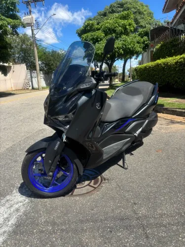 xmax 300 connected