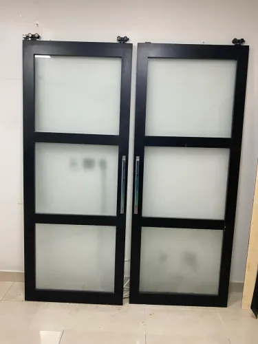 Portas de correr laqueadas com vidro jateado - 2,10m x 83 cm - Par