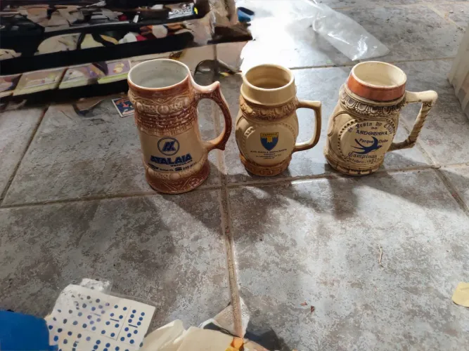 3 canecas de chopp em cerâmica antigas