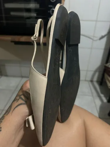 Sapatilha Branca Couro Slingback Laço C<br>Medalha