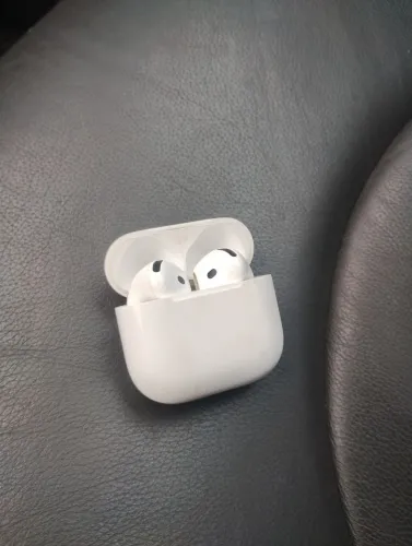 Fone de ouvido AirPods4