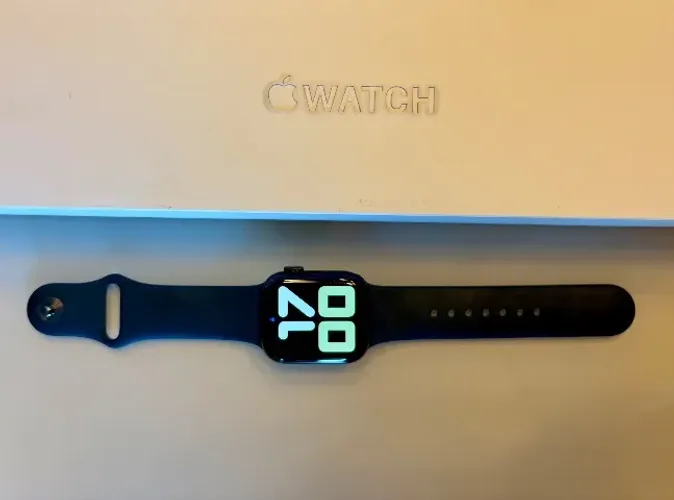 Apple Watch Series 7, 41 mm, Midnight alumínio, GPS