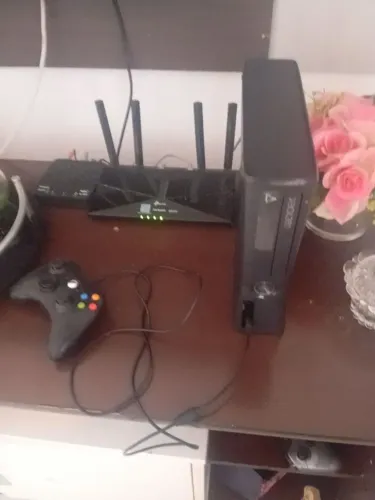 X box 360 desbloqueio HD de 250 GB um controle com fio