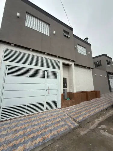 Sobrado para aluguel possui 80 metros quadrados com 3 quartos em Jardim das Flores - Osasc