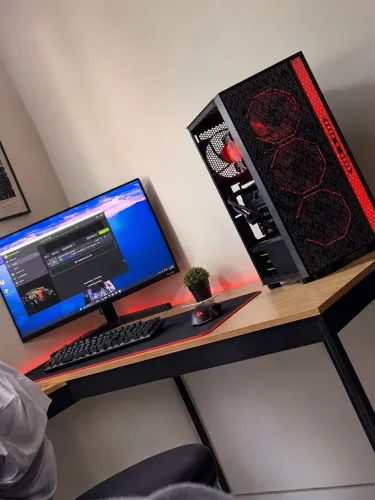 PC Gamer - RTX 3070 + i7-6700K