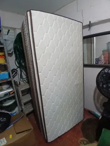 Vendo cama box reconflex de solteiro 