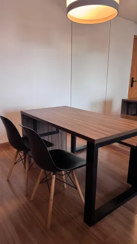 Mesa design moderno + cadeiras + banco
