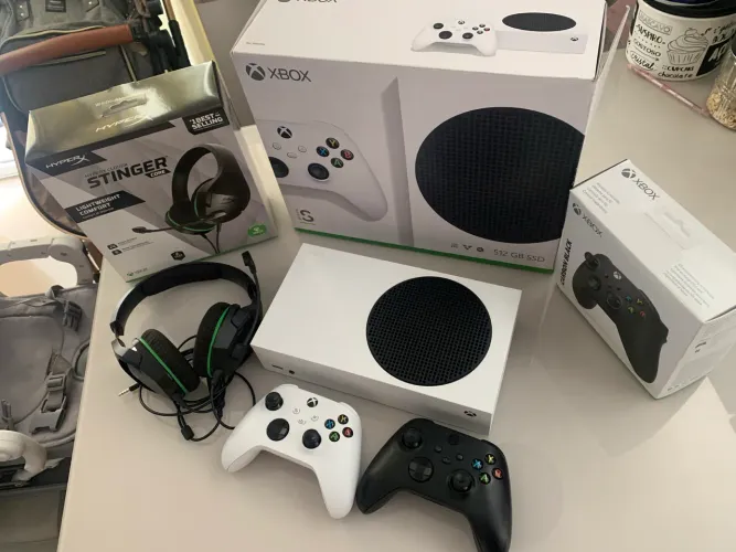 Xbox Series S + 2 Controles + Headset HyperX + Paddles