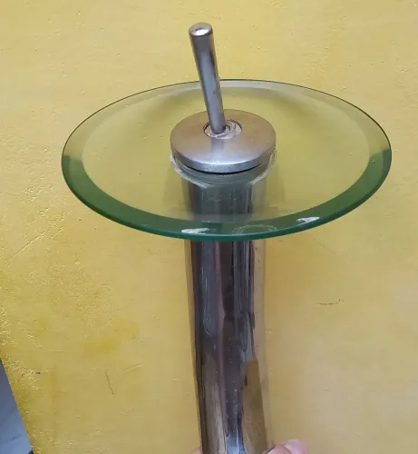 Lavabo de vidro com Torneira duplo comando cascata