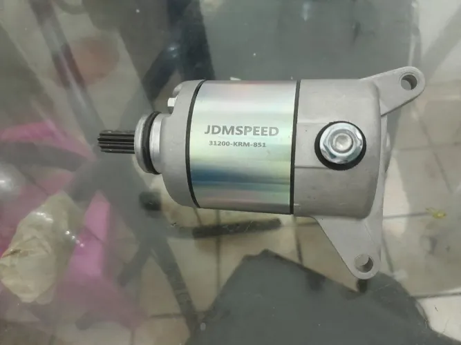 Pedal e motor de moto