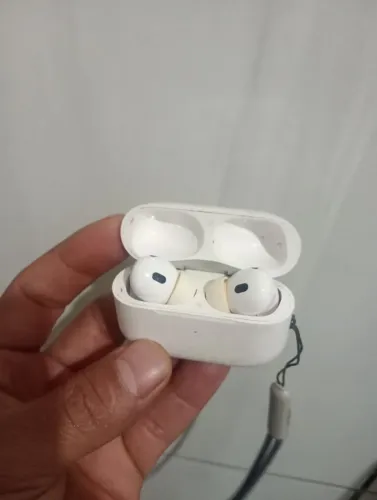 Air pods pro 3, por apenas 450,00 reais a vista.