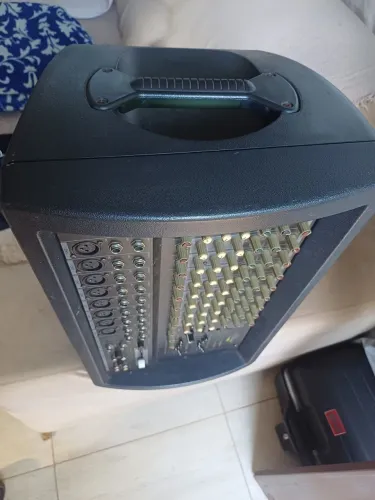 Mesa de som amplificada 1.000w