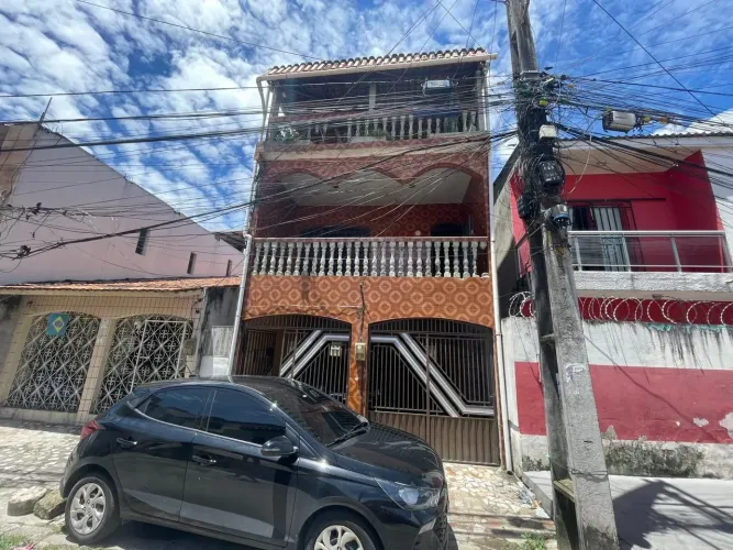Casa para venda com 250 m², 2 pavimentos mais terraço 4 quartos sendo 2 suítes, Jurunas -